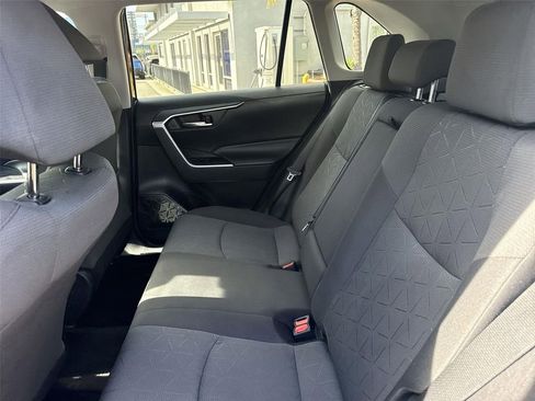 Used 2020 Toyota RAV4 XLE FWD image 21