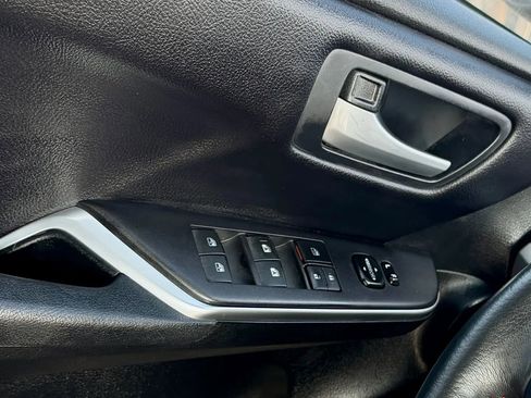 Used 2017 Toyota Camry SE image 19