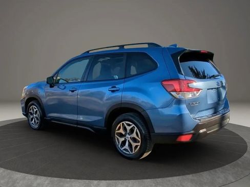 Used 2021 Subaru Forester Premium AWD/4WD image 3