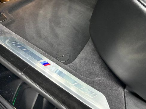 Used 2025 BMW 740i w/ Premium Package image 33