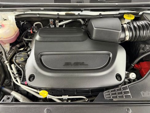 Certified 2024 Chrysler Pacifica Pinnacle image 38