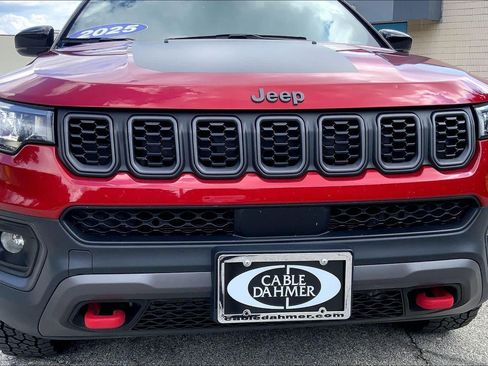 Used 2025 Jeep Compass Trailhawk AWD/4WD image 29