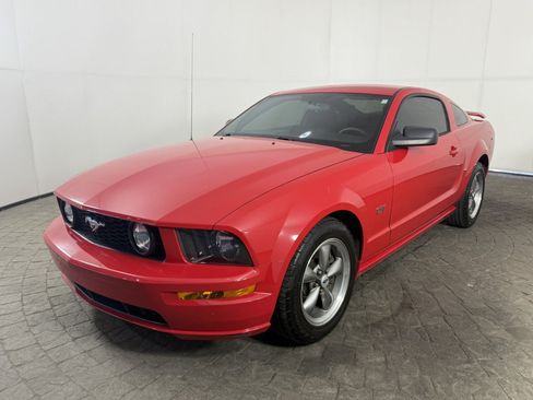 Used 2005 Ford Mustang GT RWD image 3
