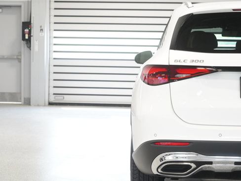 Used 2026 Mercedes-Benz GLC 300 4MATIC image 9
