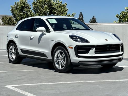 Used 2023 Porsche Macan AWD/4WD image 10
