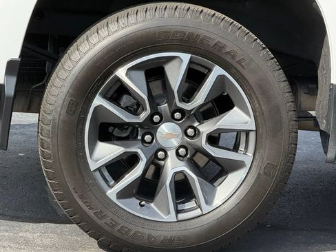 Used 2023 Chevrolet Silverado 1500 LT AWD/4WD image 10
