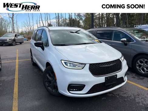 Used 2026 Chrysler Pacifica Select w/ S Appearance Package FWD image 1