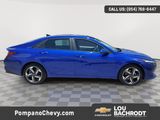 Used 2023 Hyundai Elantra SEL w/ Convenience Package image 2