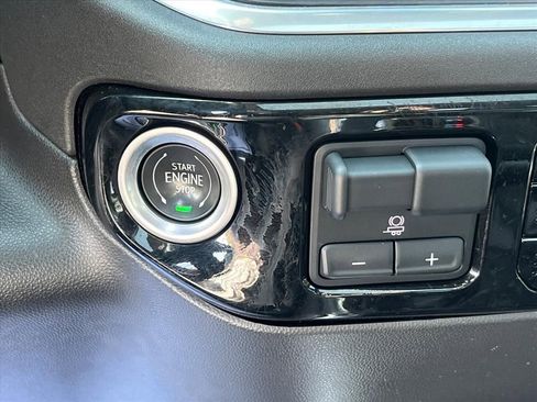 Used 2022 GMC Sierra 1500 SLT w/ SLT Premium Plus Package image 11