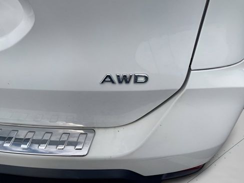 Used 2018 Nissan Rogue S image 12