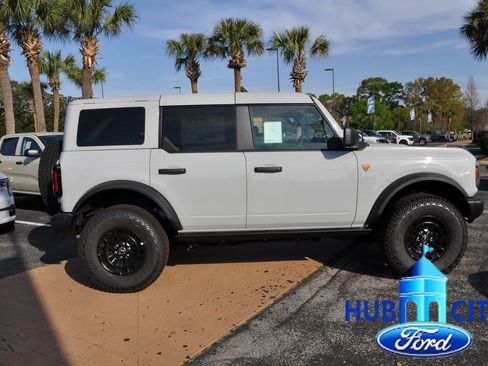 New 2026 Ford Bronco Badlands image 6