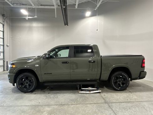 New 2026 RAM 1500 4x4 Crew Cab image 9