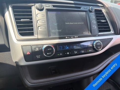 Used 2019 Toyota Highlander Plus w/ Protection Package #3 AWD/4WD image 11