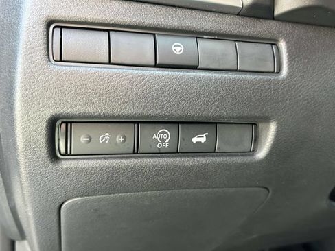 Used 2023 Nissan Rogue SV w/ SV Premium B Package AWD/4WD image 17