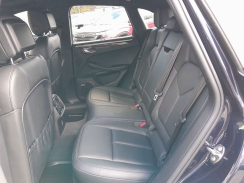 Used 2022 Porsche Macan image 30