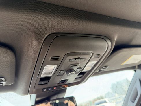 Used 2023 Chevrolet Suburban LT w/ Luxury Package image 28