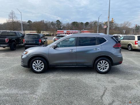 Used 2018 Nissan Rogue SV image 5