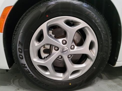 Used 2023 Chrysler Pacifica Limited image 39