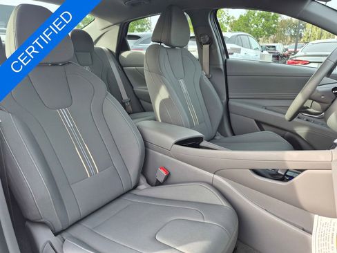 Used 2025 Hyundai Elantra SEL image 29