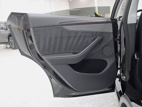 Used 2026 Tesla Model Y AWD image 34