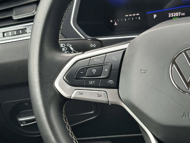 Used 2024 Volkswagen Tiguan SE AWD/4WD image 24