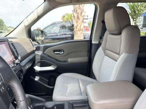 Used 2022 Nissan Frontier SV w/ Technology Package AWD/4WD image 15
