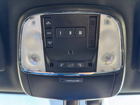 Used 2022 Jeep Grand Cherokee Limited image 25