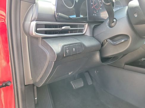 Used 2025 Hyundai Elantra SEL FWD image 21