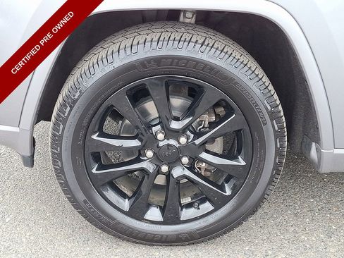Used 2019 Jeep Grand Cherokee Altitude image 28