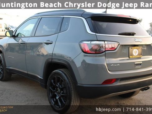 Used 2022 Jeep Compass Limited image 3