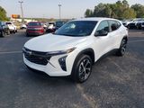 Used 2024 Chevrolet Trax RS image 2