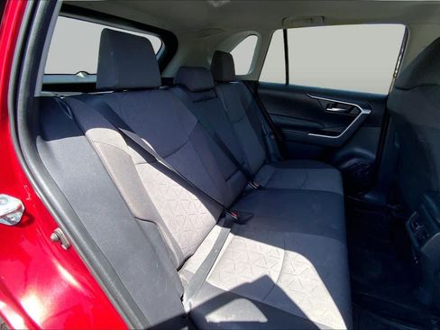 Used 2019 Toyota RAV4 XLE w/ Convenience Package FWD image 19