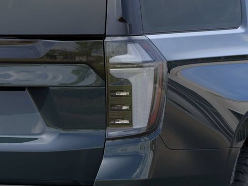 New 2026 Chevrolet Suburban Z71 w/ Comfort Package AWD/4WD image 11