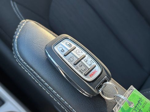 Used 2024 Chrysler Voyager LX FWD image 27