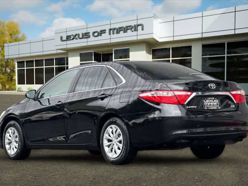 Used 2015 Toyota Camry LE image 3