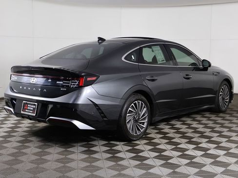Used 2025 Hyundai Sonata Limited FWD image 14