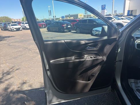 Used 2018 Chevrolet Equinox LT image 9