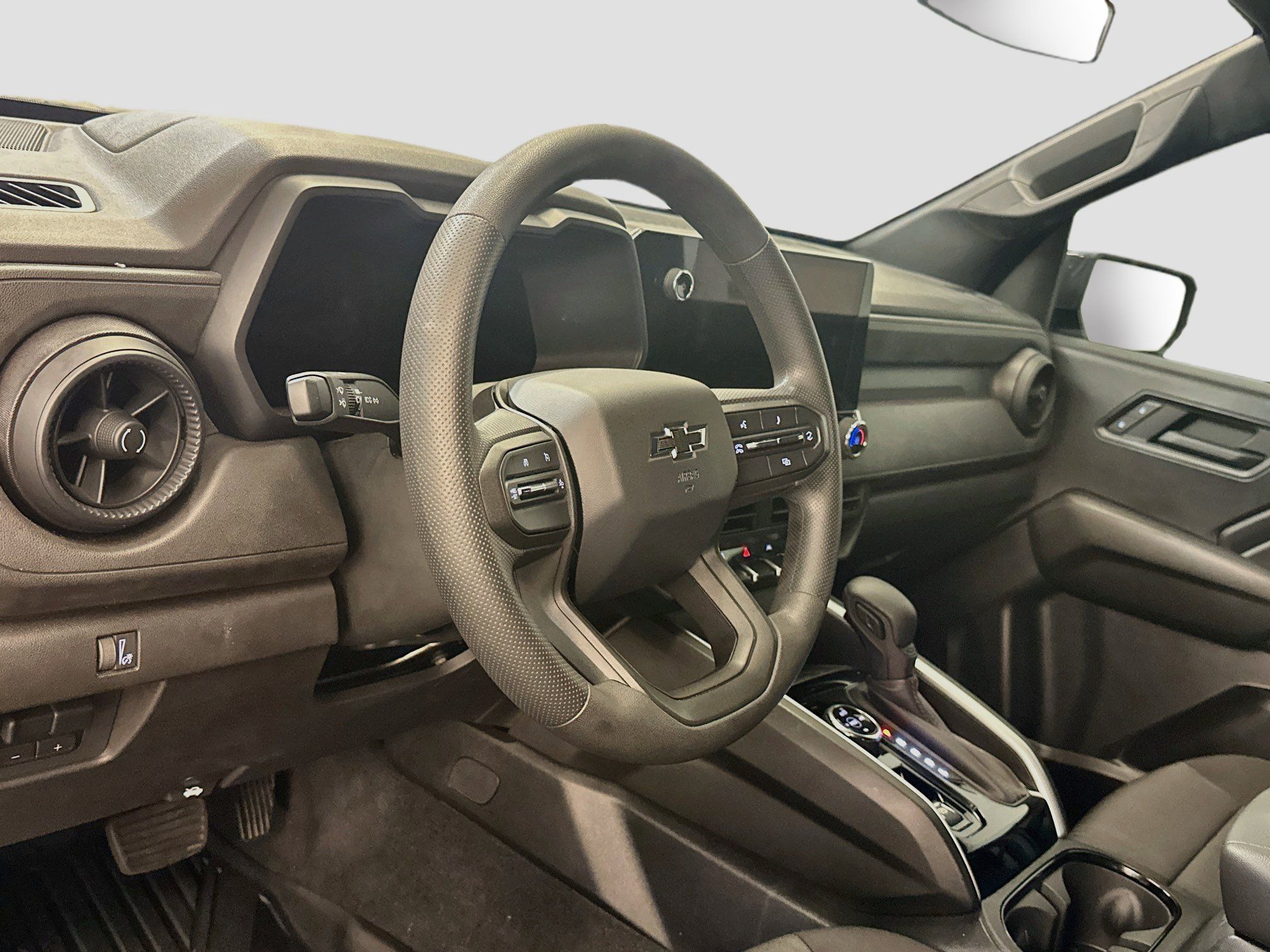 Used 2025 Chevrolet Colorado Trail Boss AWD/4WD image 18