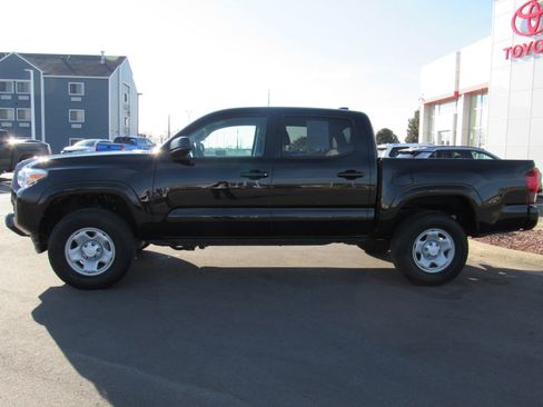 Used 2022 Toyota Tacoma SR image 9