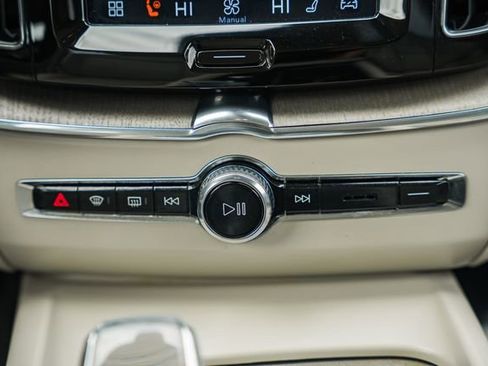 Certified 2023 Volvo XC60 B5 Ultimate w/ Climate Package AWD/4WD image 23