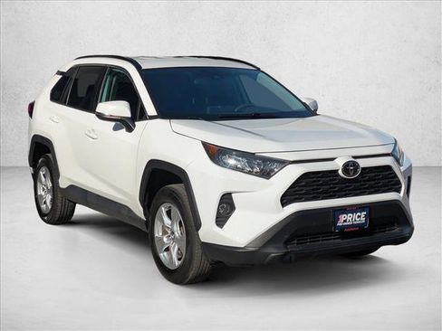 Used 2021 Toyota RAV4 XLE image 3