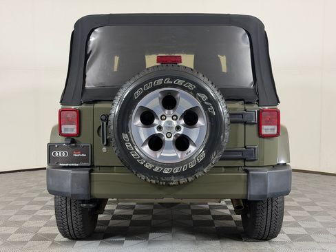 Used 2016 Jeep Wrangler Sahara w/ Connectivity Group AWD/4WD image 10