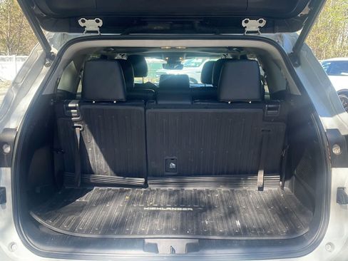 Used 2023 Toyota Highlander XLE image 8