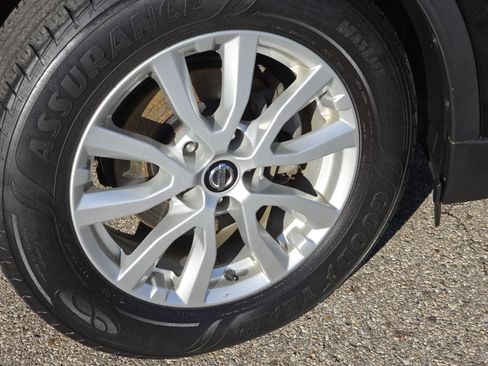 Used 2018 Nissan Rogue SV image 13