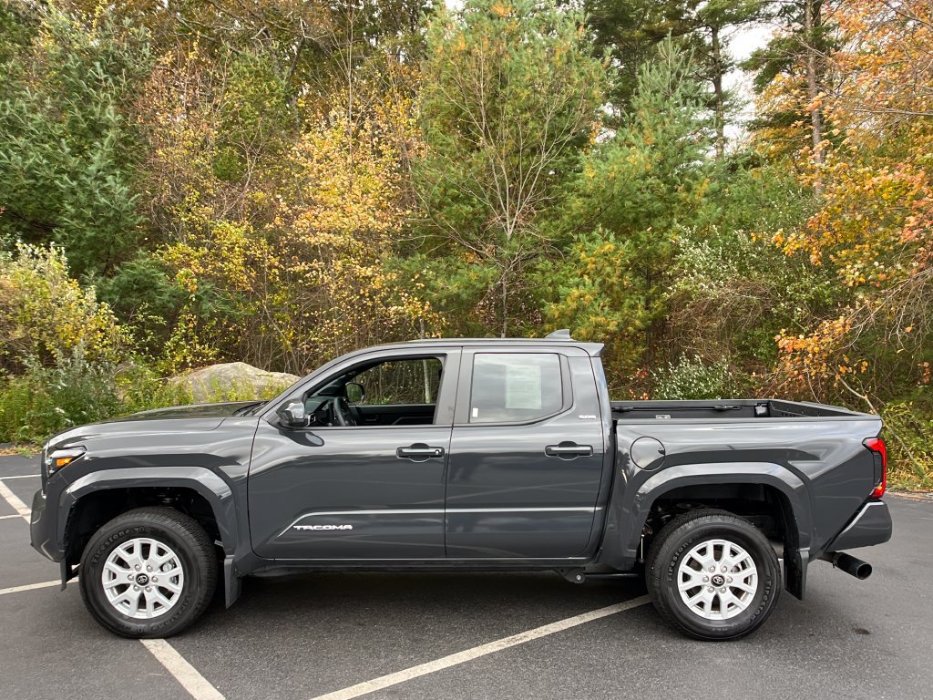Used 2025 Toyota Tacoma SR5 AWD/4WD image 2