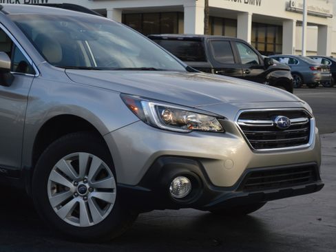 Used 2018 Subaru Outback 2.5i Premium image 2