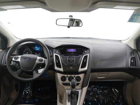 Used 2012 Ford Focus SE w/ SE Winter Pkg image 13