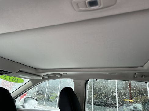 Used 2023 Nissan Rogue SV w/ SV Premium B Package image 6