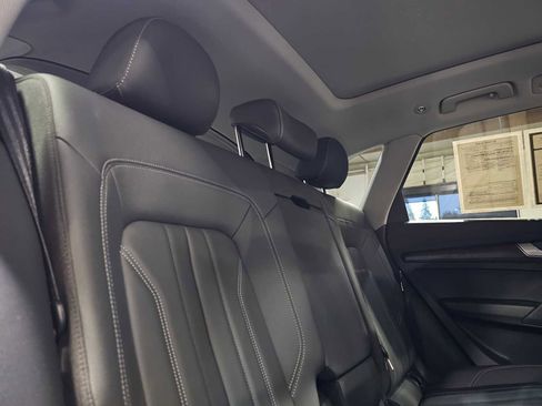 Used 2023 Audi Q5 2.0T Premium w/ Convenience Package image 13