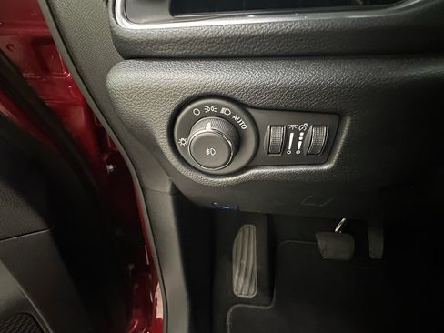 Used 2026 Chrysler Pacifica Limited w/ S Appearance Package FWD image 26
